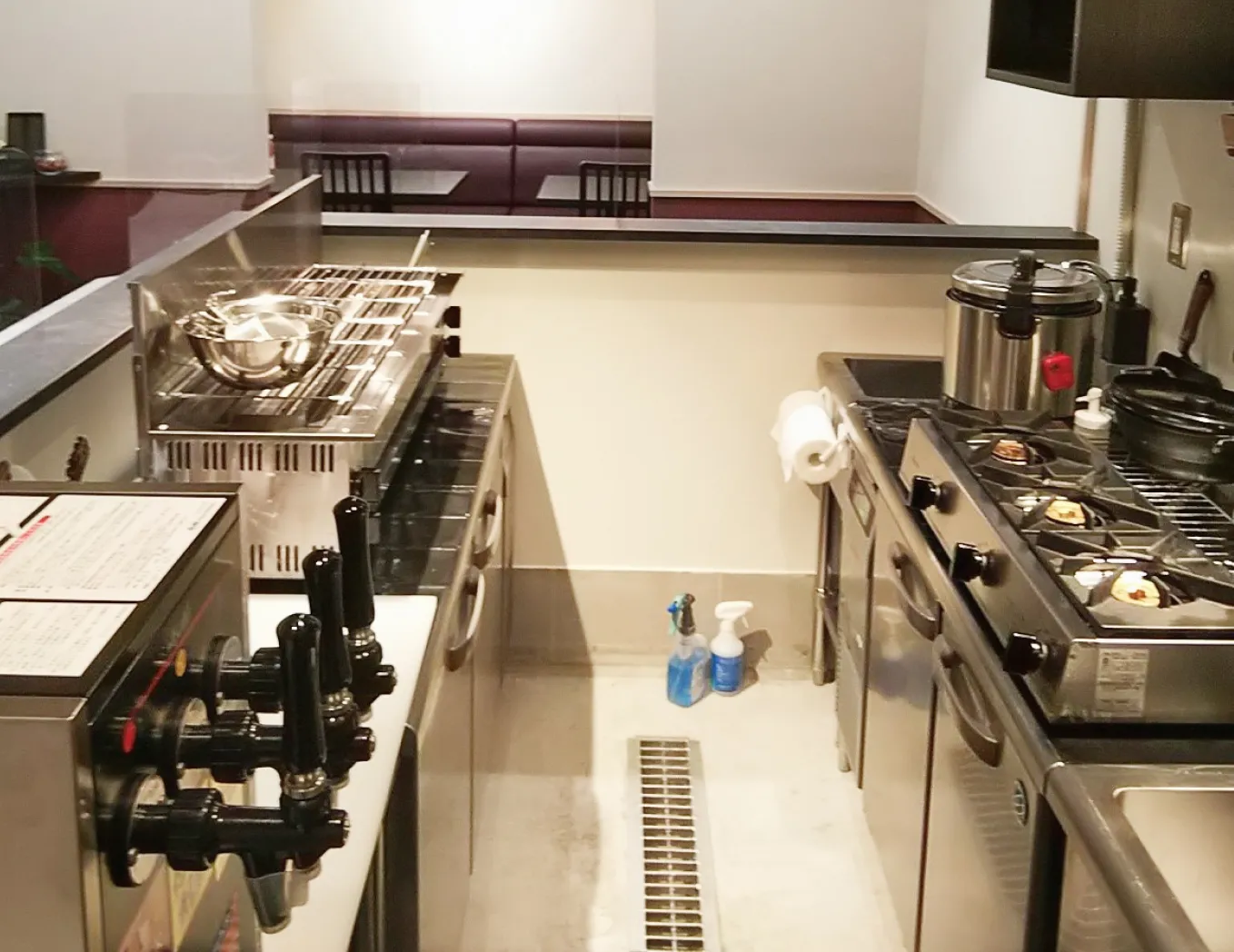 大阪市内住居改装焼鳥店　厨房機器導入例